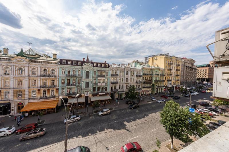 Apartment near Lva Tolstoho Square Kiev Esterno foto