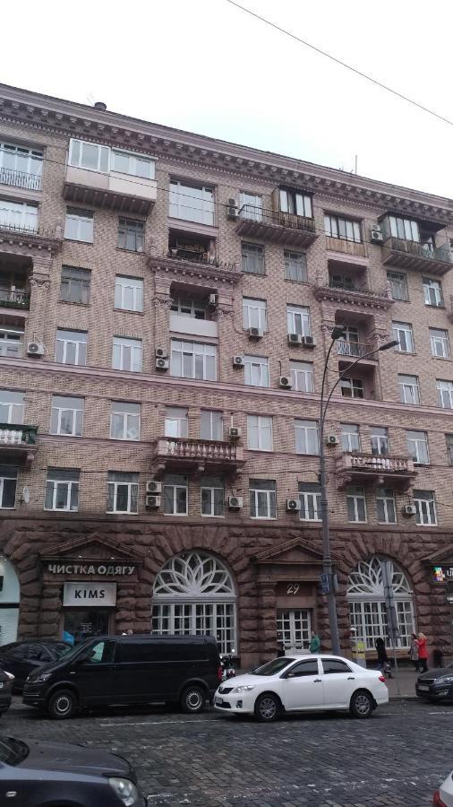 Apartment near Lva Tolstoho Square Kiev Esterno foto